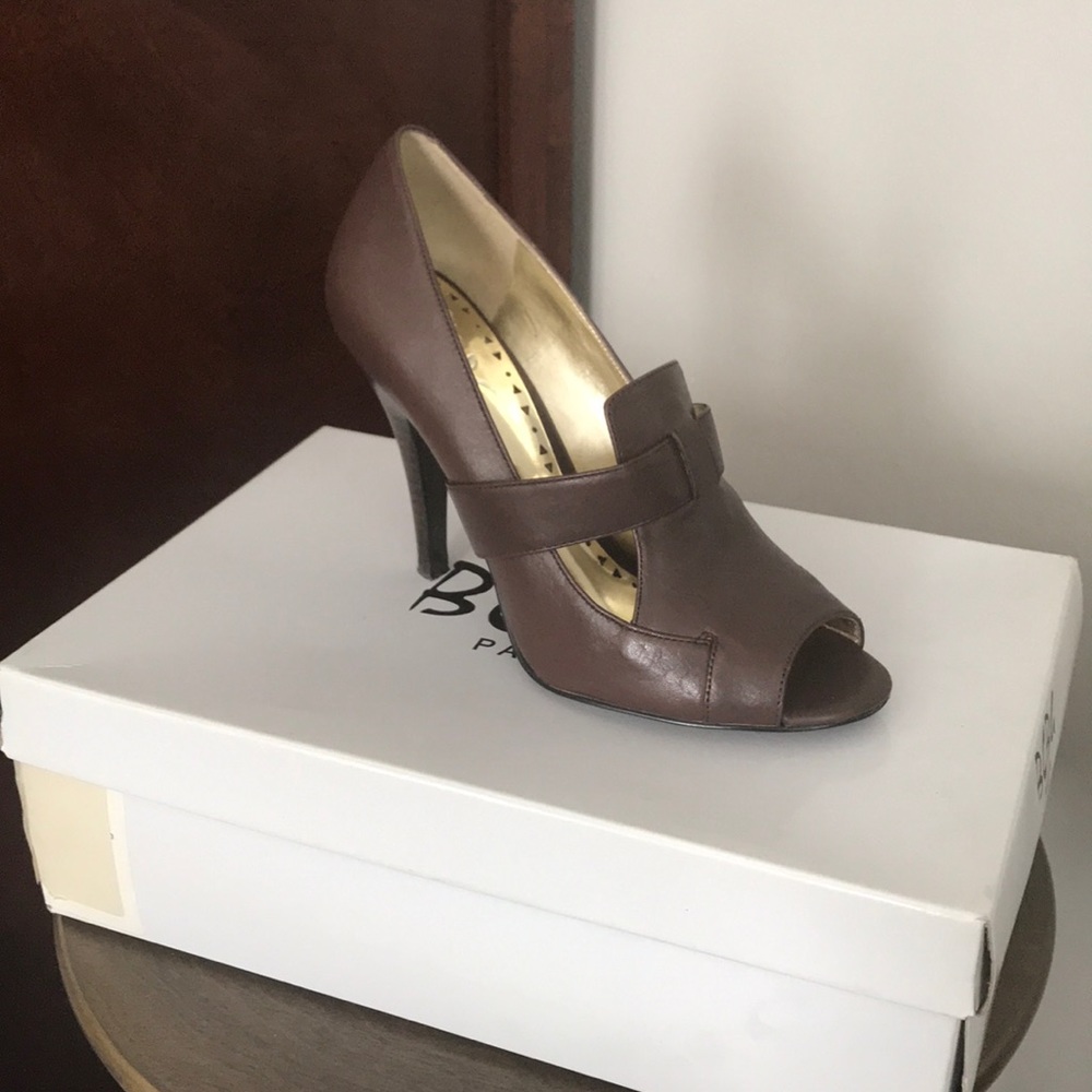 BCBG Paris Lady Peep Toe Heel, Chocolate, Sz6